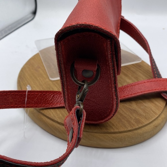 630Red no name belt bag/crossbody Leather?? Vegan prob - Picture 5 of 5